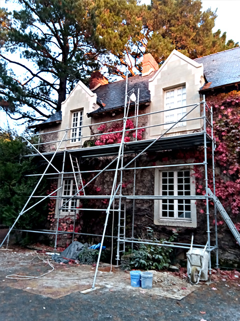 Fourniture, Pose Et Finition Sur Chantier De Lucarne En Pierre De Tuffeau Et Tervoux1